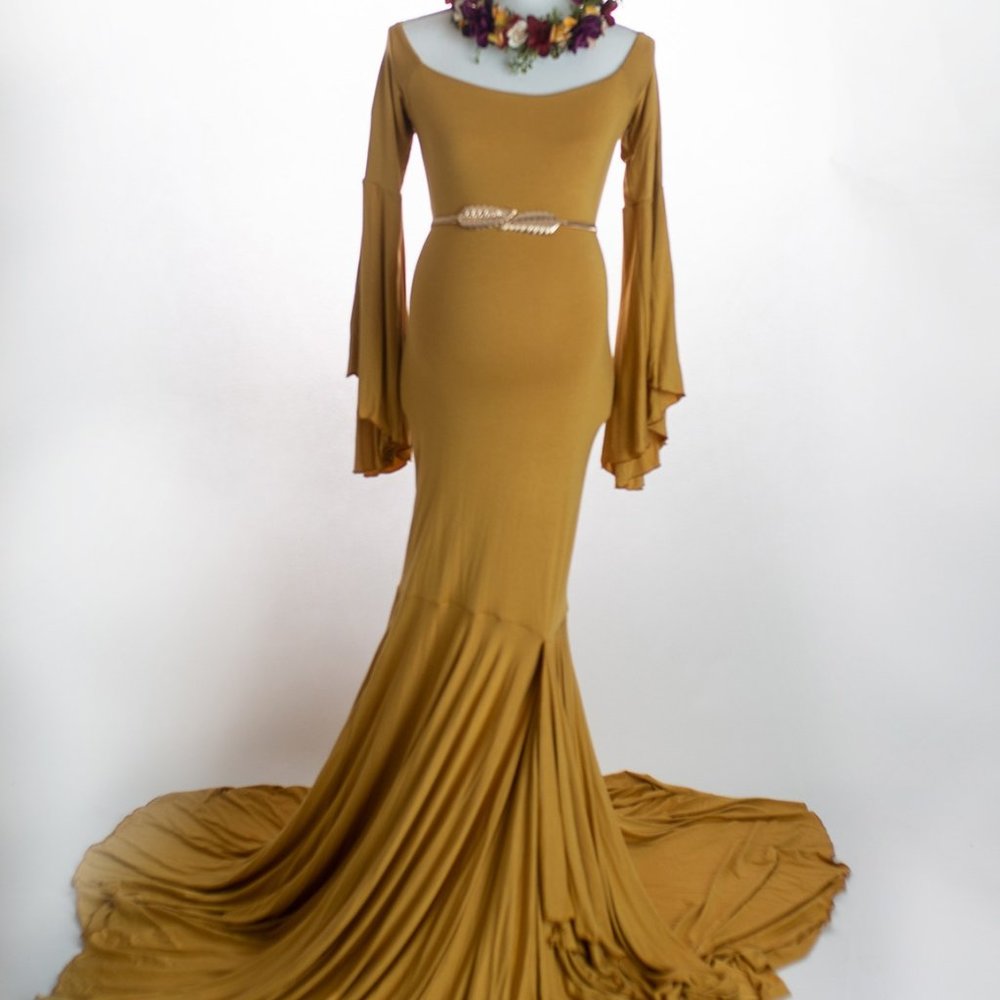 Sew Trendy Wren Gown (accessories not included)